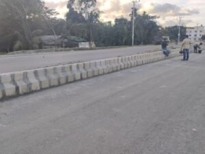 Kerbstone Road Divider